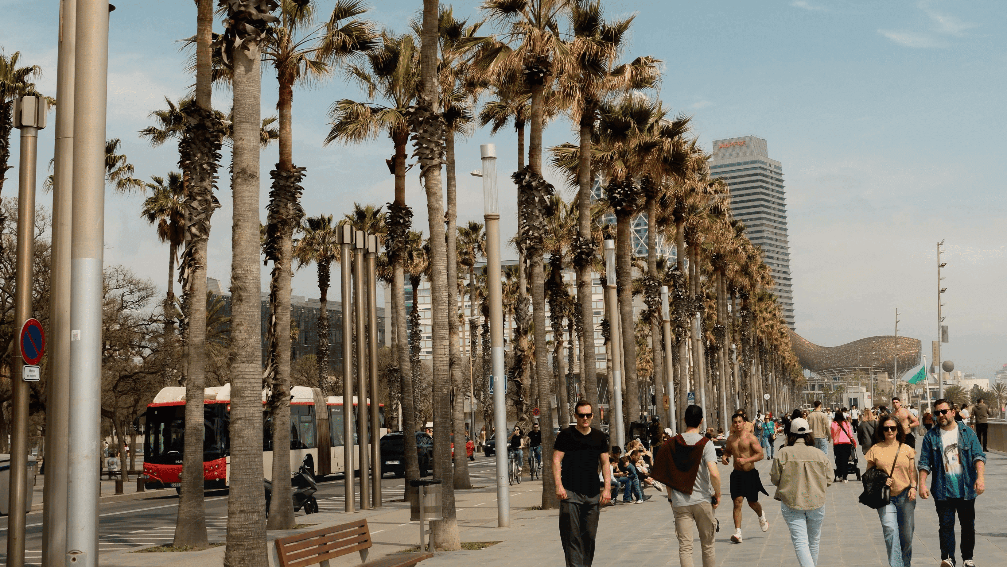 Barcelona Boat Cruise & Guide Walking Tour With Twist