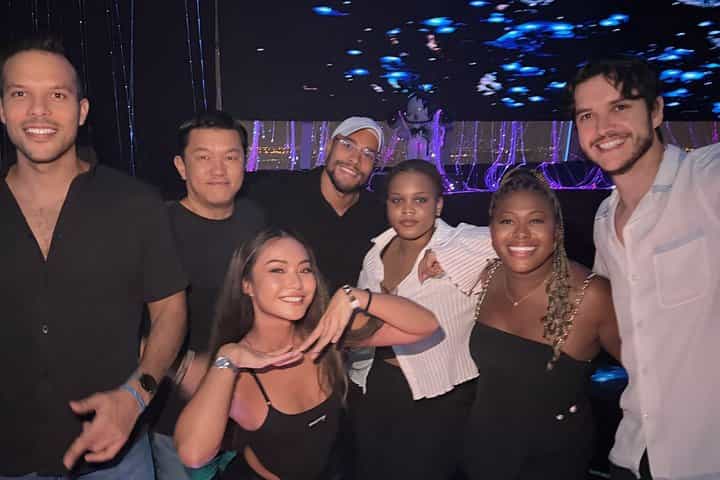 Bangkok: Premium Guided Nightlife Tour & VIP Club Crawl