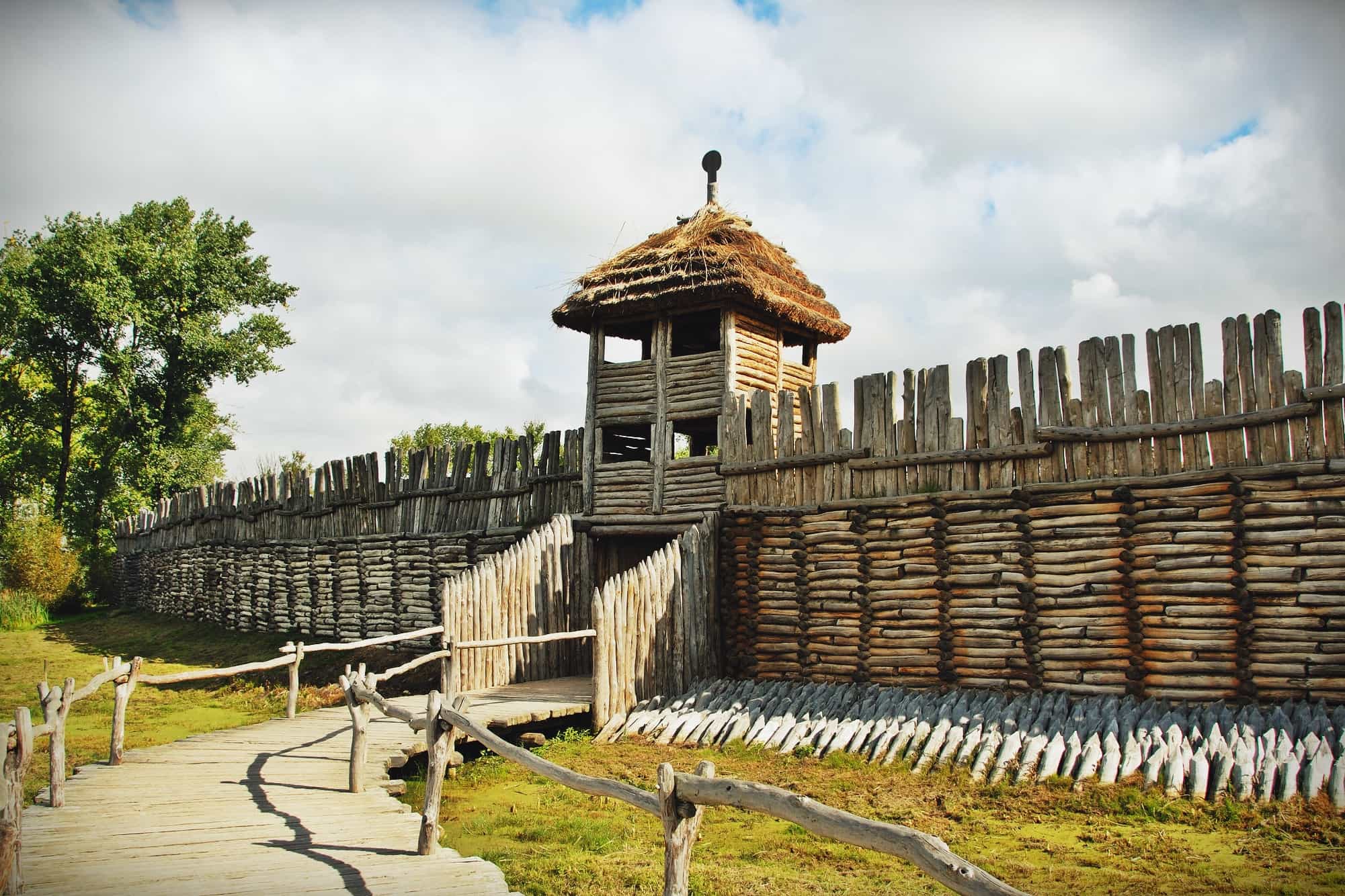 Wielkopolska Treasures: Gniezno - Biskupin - Wenecja - PRIVATE tour from Poznan (8h)