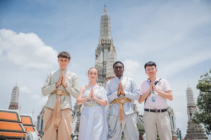 Wat Arun Private Tour with Thai Costume and DIY Coconut Pancakes