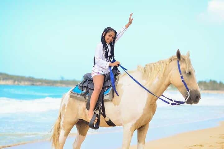 HorseBack Rinding to Macao Beach