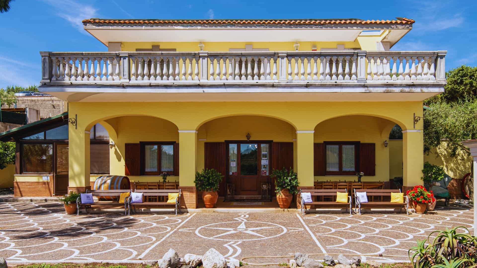 Naples: winery tour and wine tasting on Astroni crater