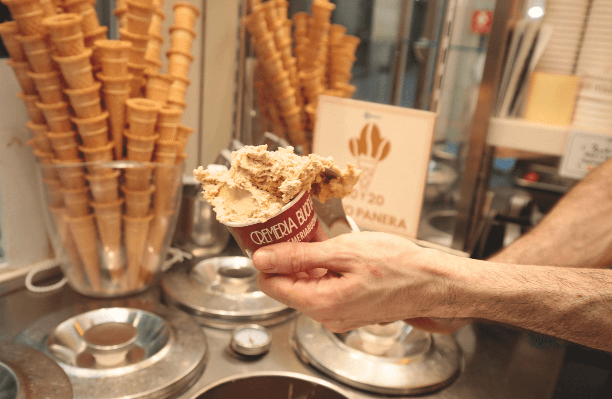 1.5 Hour Food Guided Tour & Sightseeing in Genoa