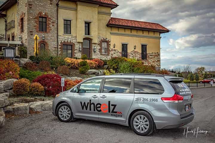 Private ONE-Way Direct Transfer Niagara Falls to Toronto Downtown