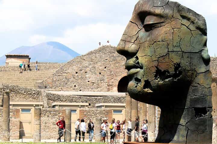 Guided Tour of Pompeii and Herculaneum with Lunch and Ticket 