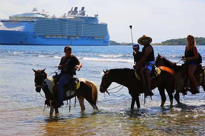Roatan Beach Horseback Riding, Sightseeing, Beach Break plus Transfer