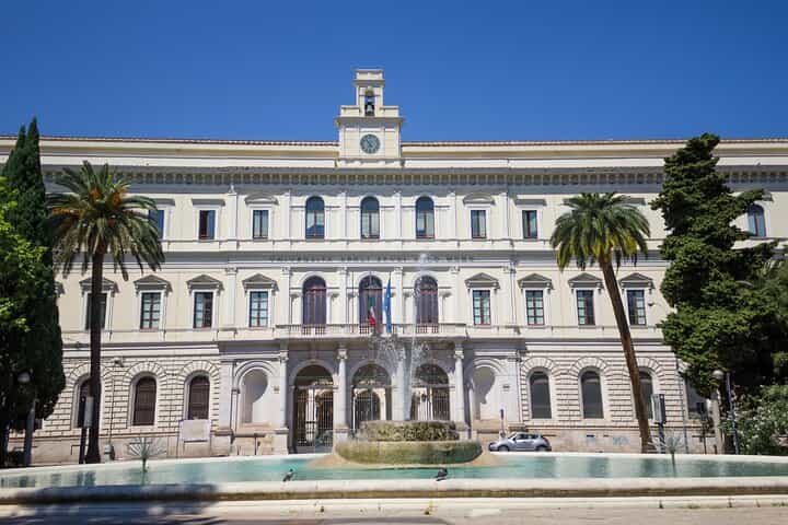 Bari Scavenger Hunt & Highlights Self-Guided Audio Walking Tour