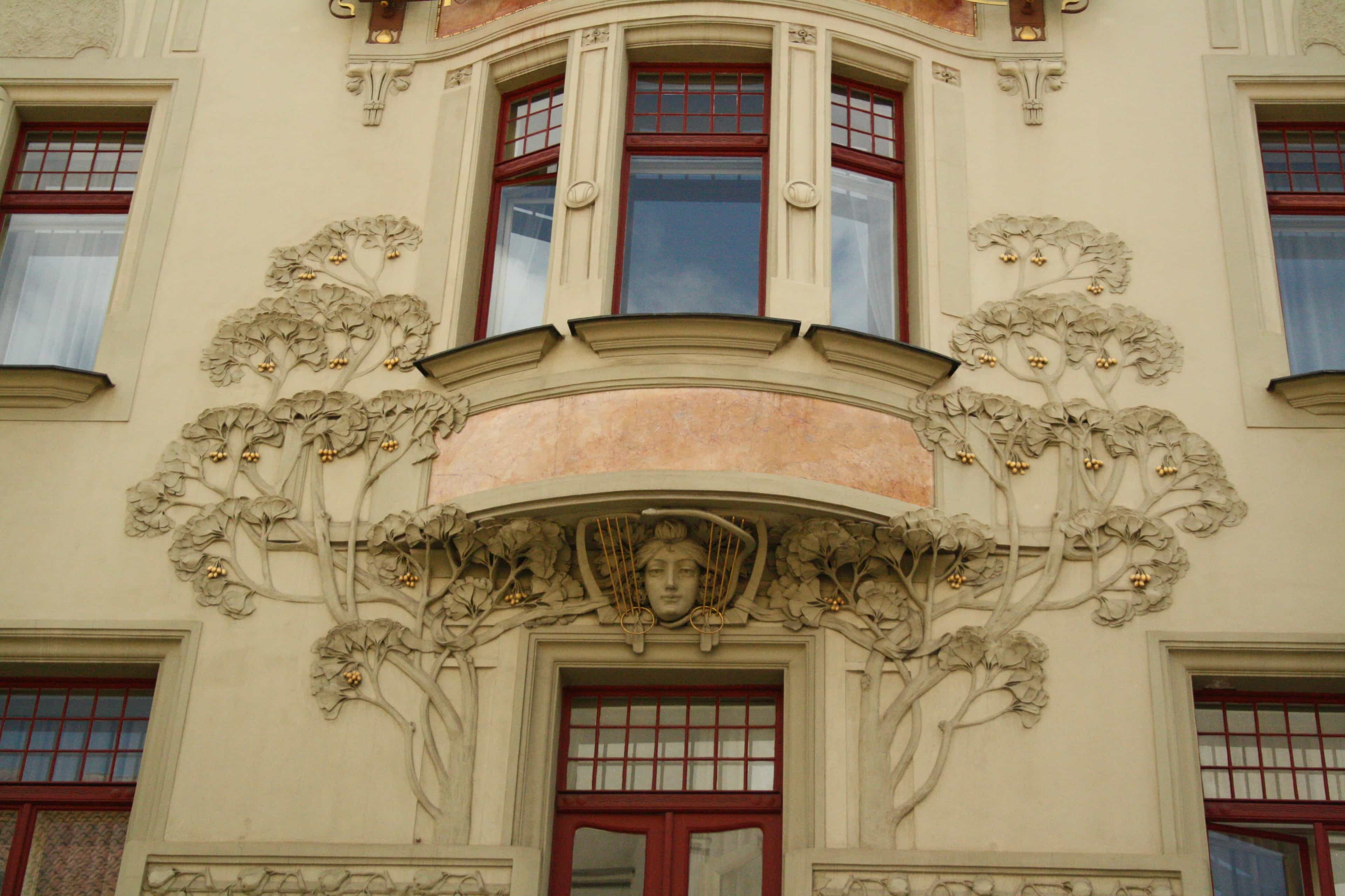 Modernist Architecture: Art Nouveau & Art Deco Tour