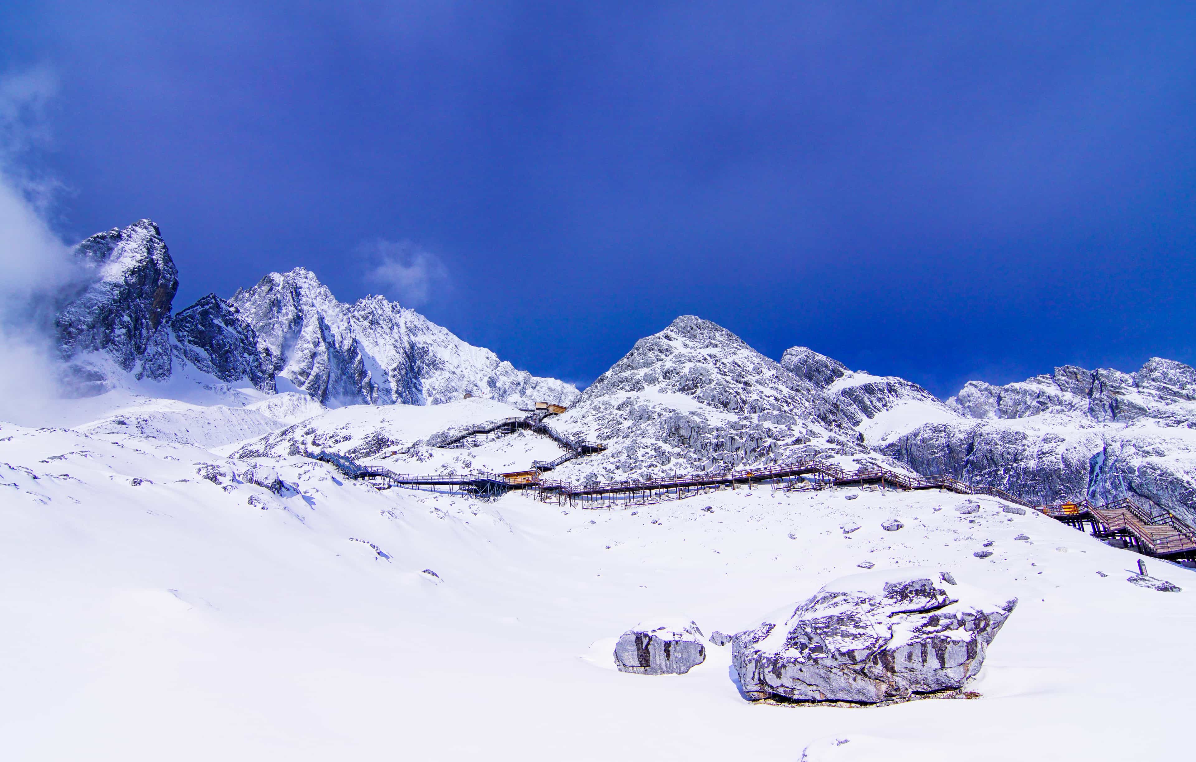 One-day tour from Lijiang to Blue Moon Valley of Yulong Snow Mountain 