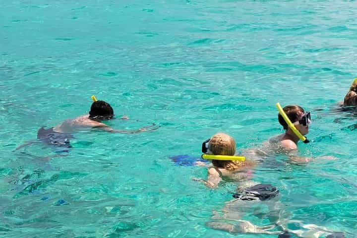 Roatán Snorkeling Adventure and Boat Tour