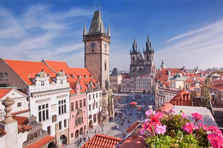 Private Car from Munich to Prague: Transfer with 2h Sightseeing