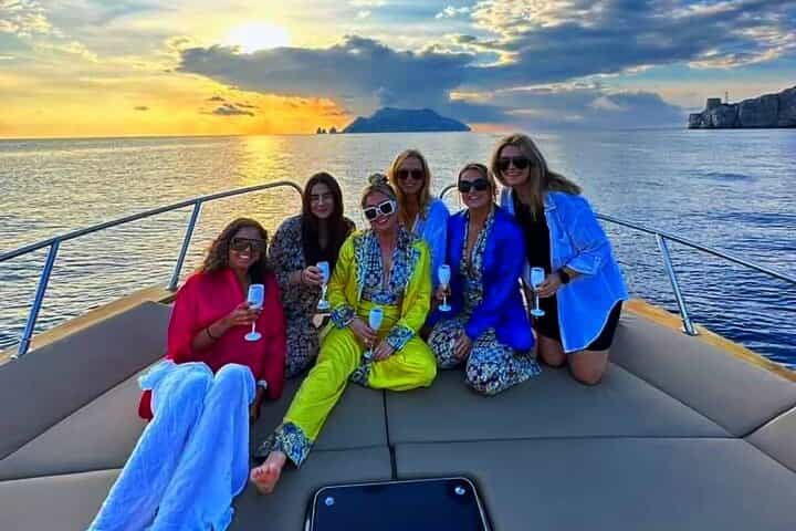 Private 4-Hour Boat Tour to Capri island with limoncello tasting