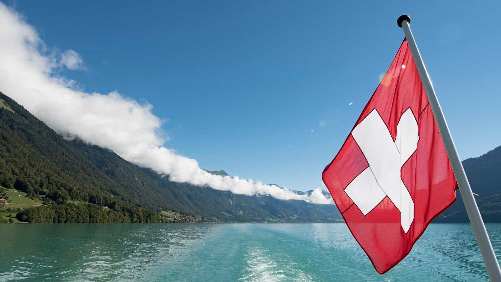 Interlaken and the Green Train of Swiss Alps - Day trip from Milan
