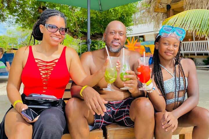 Brady's Cay all inclusive private beach daypass and wildlife park