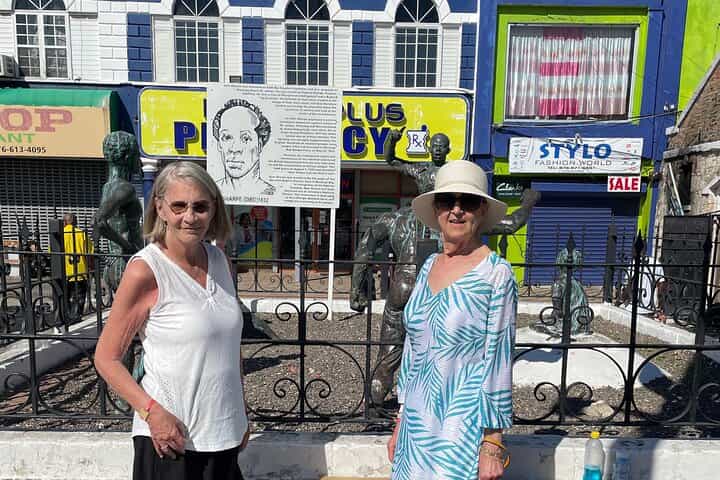 Montego Bay Local Flavor Tour: Shopping, Beach & Scotchies Lunch