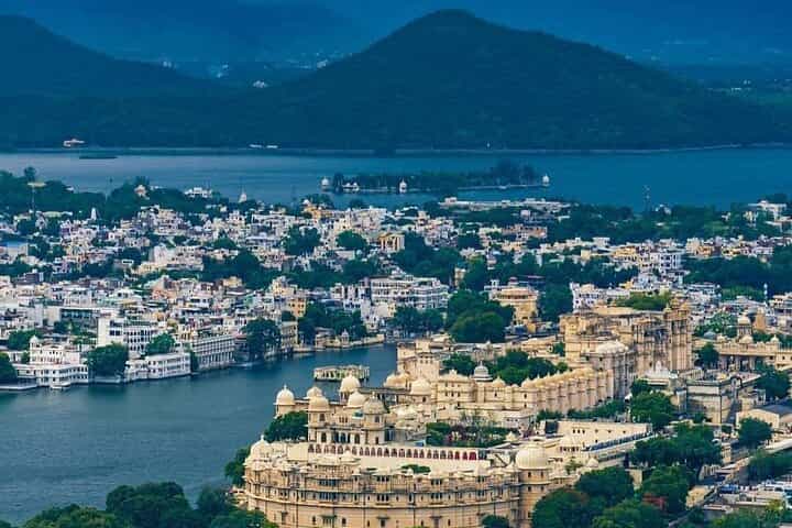 Udaipur Sightseeing and Boat Ride Tour