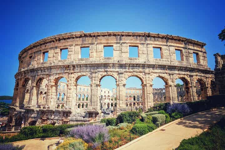 Private direct transfer from Zagreb to Pula with a local driver