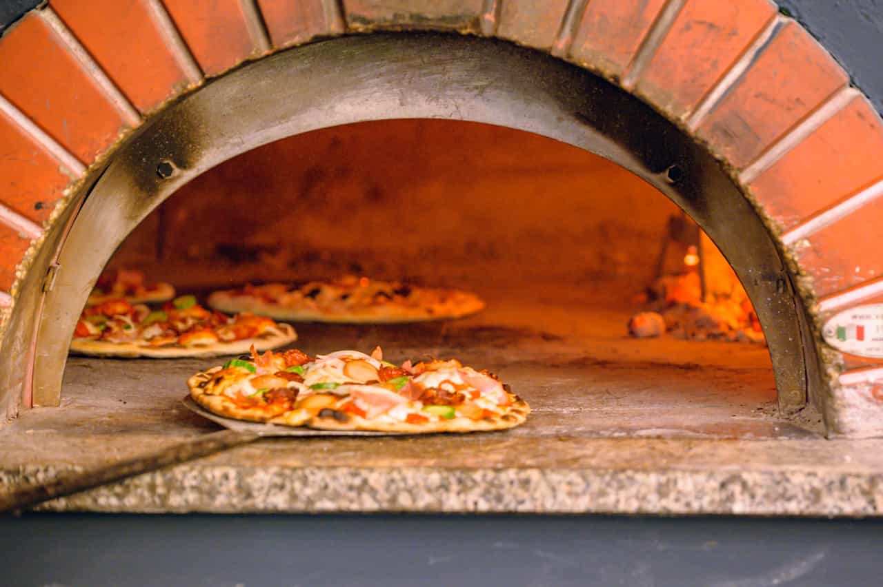 Express Pizza and Cannolo Cooking Class in Florence with a Local Chef