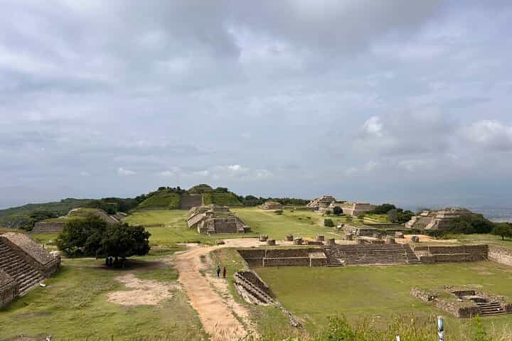 Full day tour to Monte Alban, Alebrijes and Black Pottery
