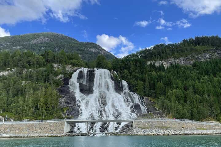 2 days - 1 night Hardangerfjord Private Fjord-cruise