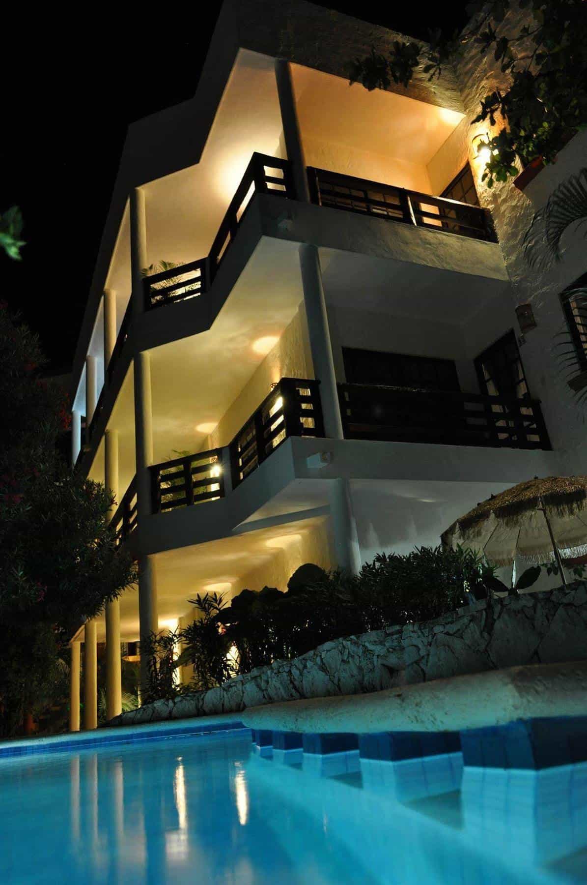 Private Shuttle from Hotel Casa El Moro | Puerto Morelos to Cancun Airport
