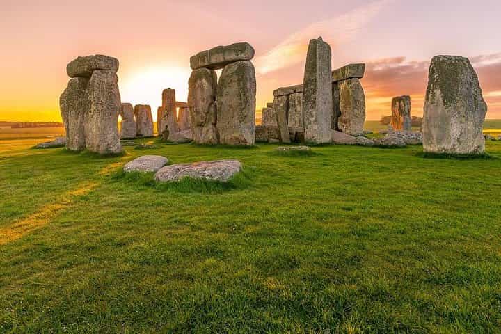 Private Pre Cruise Excursion Transfer London to Southampton Port Via Stonehenge 