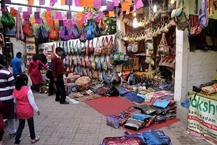 Street Shopping Experience Private Tour