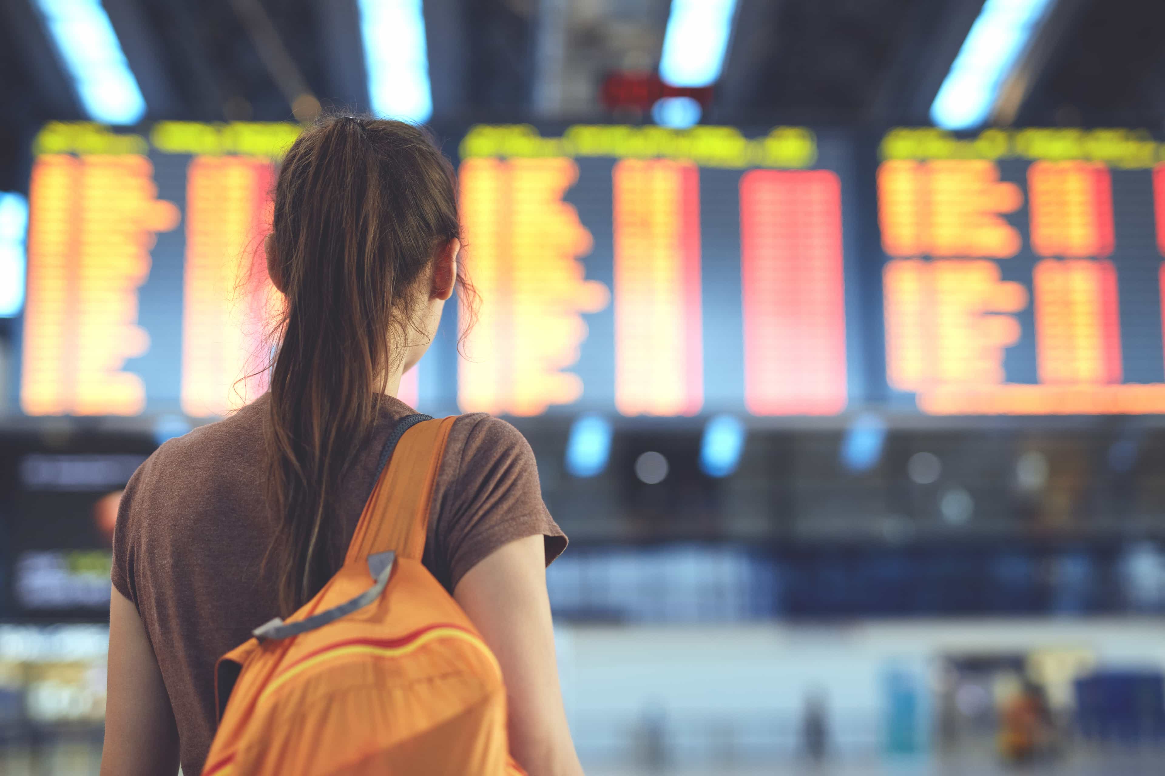 MEET&GREET - Transfer to the airport + Airport Fast-track departure(Customs, assistance for tax refunds)
