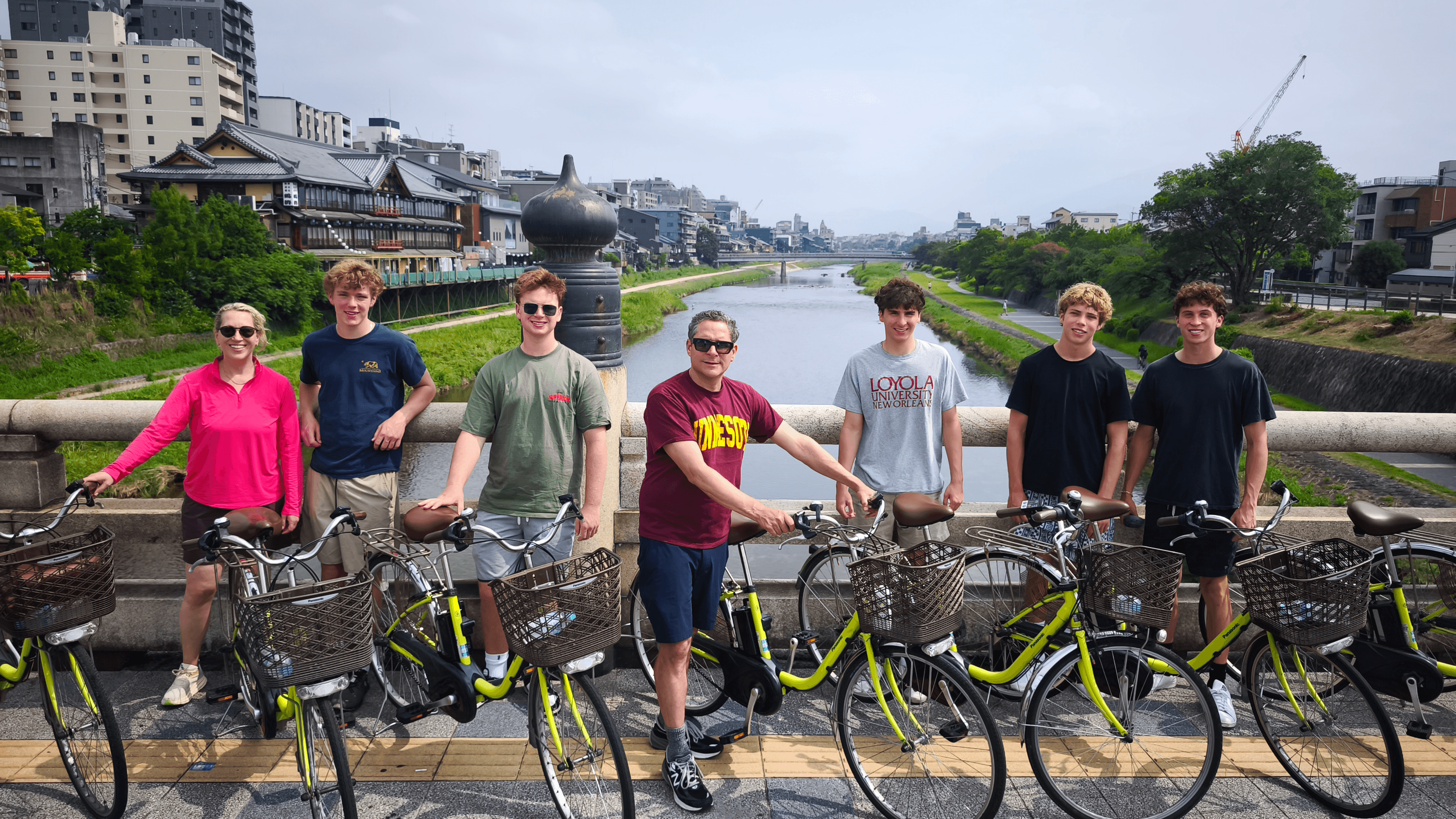 Kyoto E-Bike through Willows and Ancient Gates: Small Group Trip