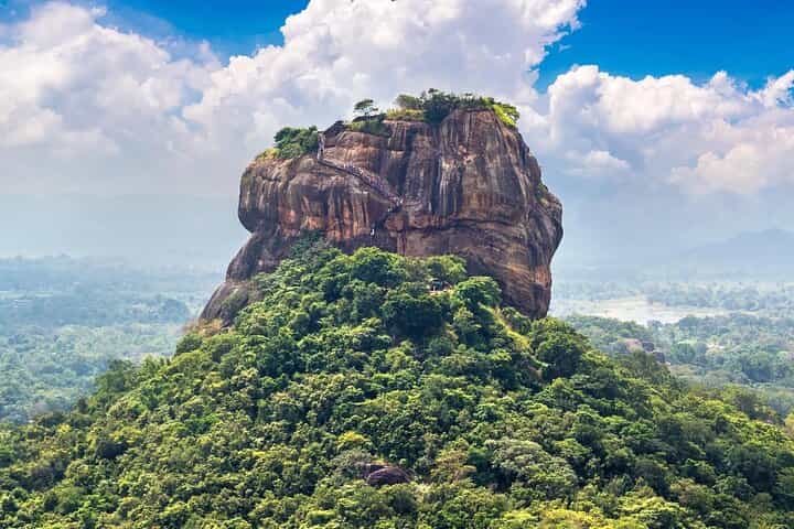 Airport Taxi Transfers from Colombo Airport to Sigiriya