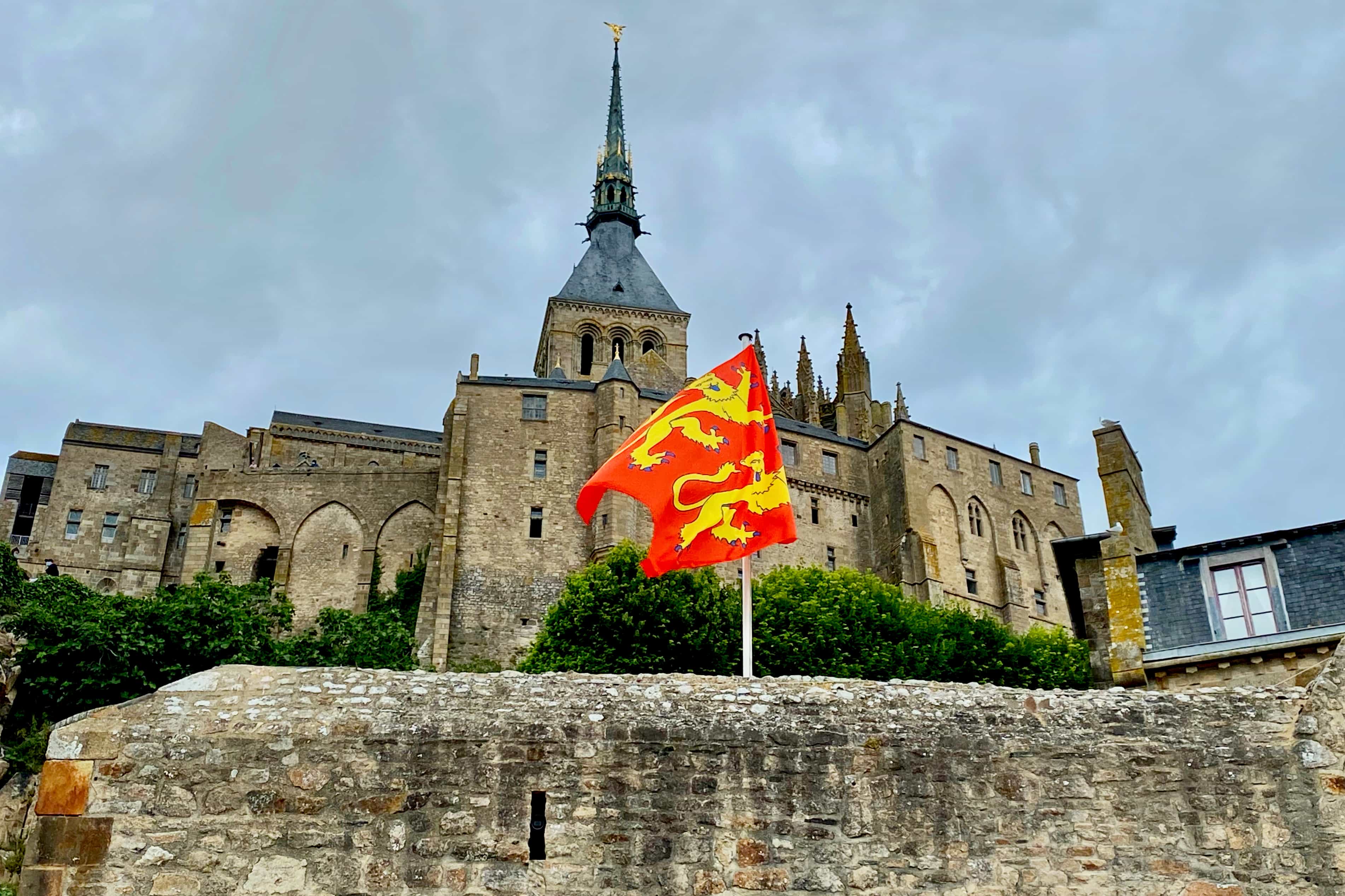 3-day Normandy, D-Day, Mont Saint-Michel, 3 Loire Castles Small-group by Minivan.