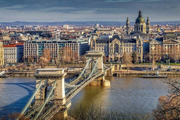 Budapest Small-Group Day Trip from Vienna with Local Guide 