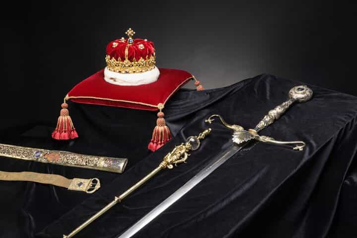 The Royal Tour: Edinburgh Castle, Holyrood and Royal Mile 