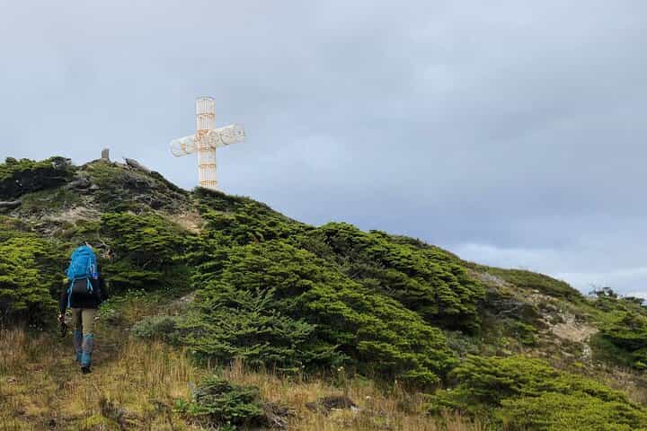 Fjords & Headlands Hike + Zodiac Boat Tour