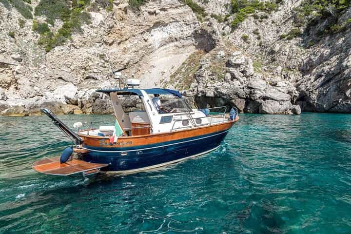 Private Boat Tour from Sorrento to Positano & Amalfi–Apreamare 10