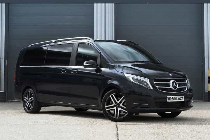 Departure Private Transfers: Baku to Heydar Aliyev Airport GYD in Business Van