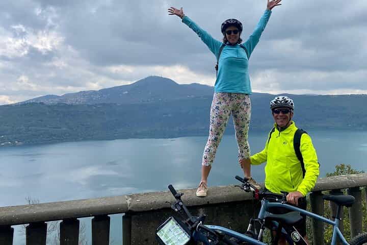 Rome: Castelli Romani Day Trip by Train and E-Bike