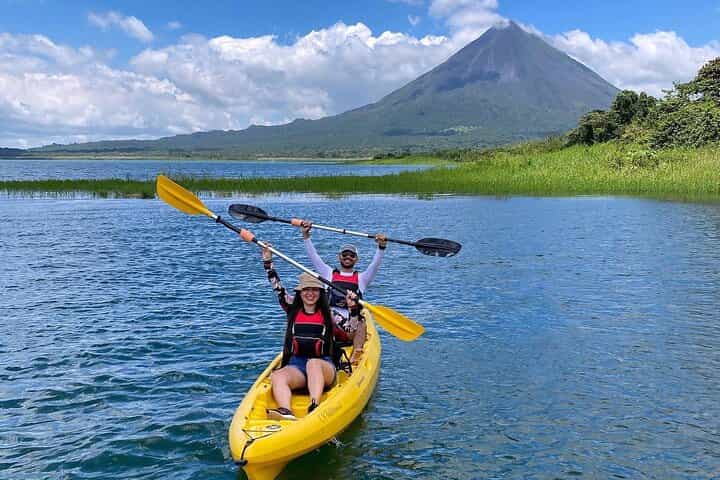 Lake Arenal Kayaking & Baldi Hot Springs Private Tour from San Jose 