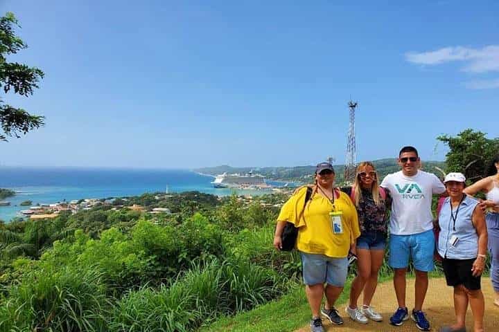 Roatan Sun & Fun, Sloths & Monkeys, Beach & Private Transfer