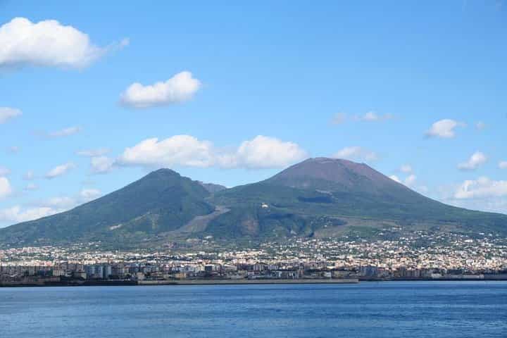 Private full day tour Ercolano Mt Vesuvio and winery 