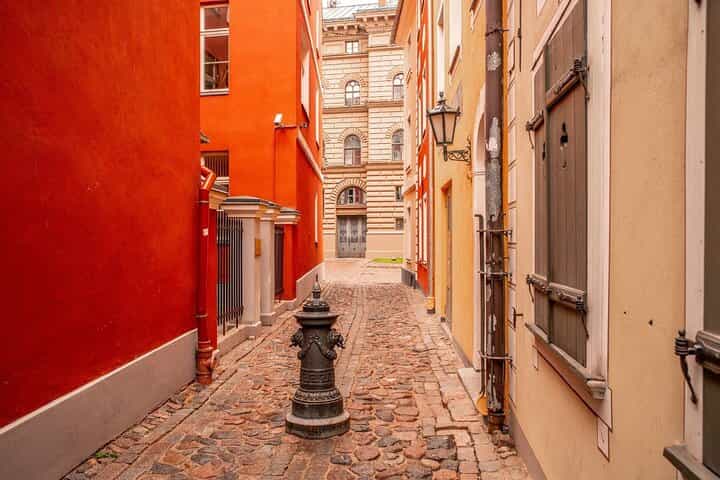 Riga Scavenger Hunt & Highlights Self-Guided Walking Tour