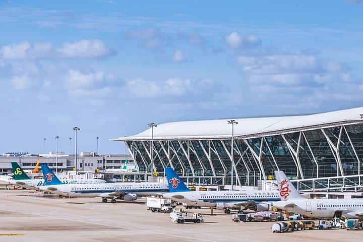 Private Hongqiao Airport Arrival Transfer to Shanghai City Hotel or Residence