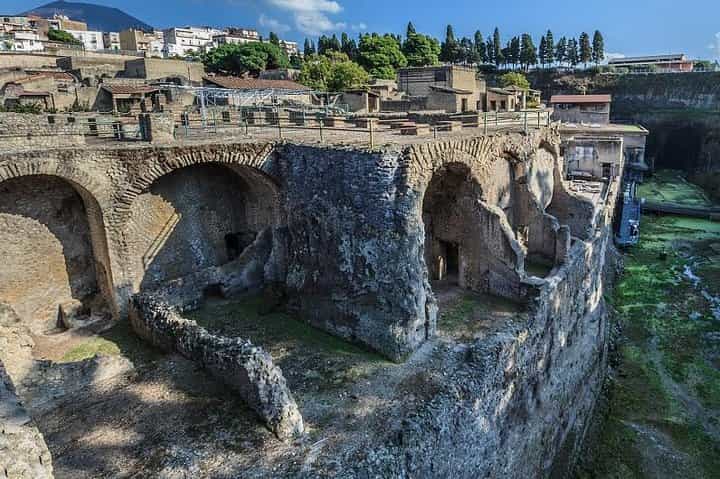 Tour of the Ruins: Hercolaneum, Oplontis, Pompeii (FullDay 8h)