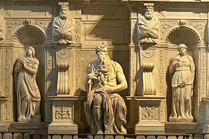 Underground Rome Private Tour: San Clemente, St. Peter in Chains & Ludus Magnus