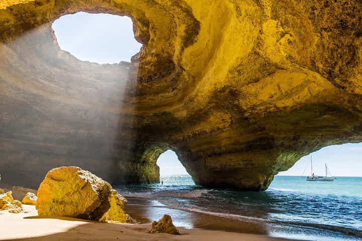 Private Tour Algarve From Lisbon To Portimão and Lagos 