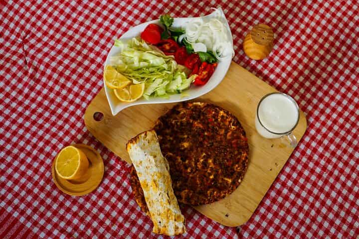 Two Continents Food Tour With Guide and Ferry Ticket in Istanbul 