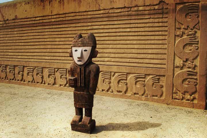 Trujillo The Best Private Tour: Downtown, Museum, Sun & Moon temples, Chan Chan Chimu City and Huanchaco beach.