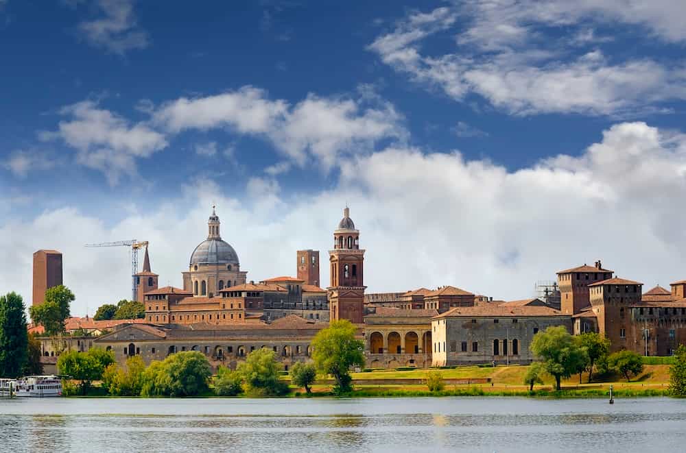 VIP Experience to Mantua, Valeggio and Sirmione from Verona