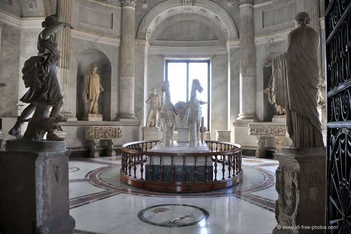 Evening Guided Tour Vatican Museum, Sistine Chapel & Rafael Rooms