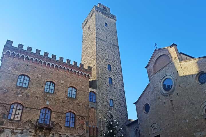 Wine tour in Chianti and visit of San Gimignano for small groups